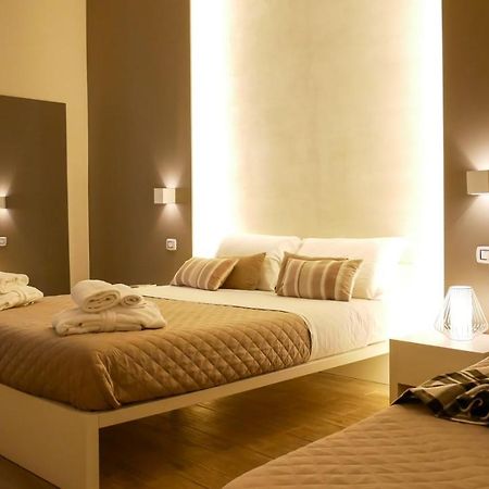 La Banchina Holiday Rooms Trani Eksteriør billede