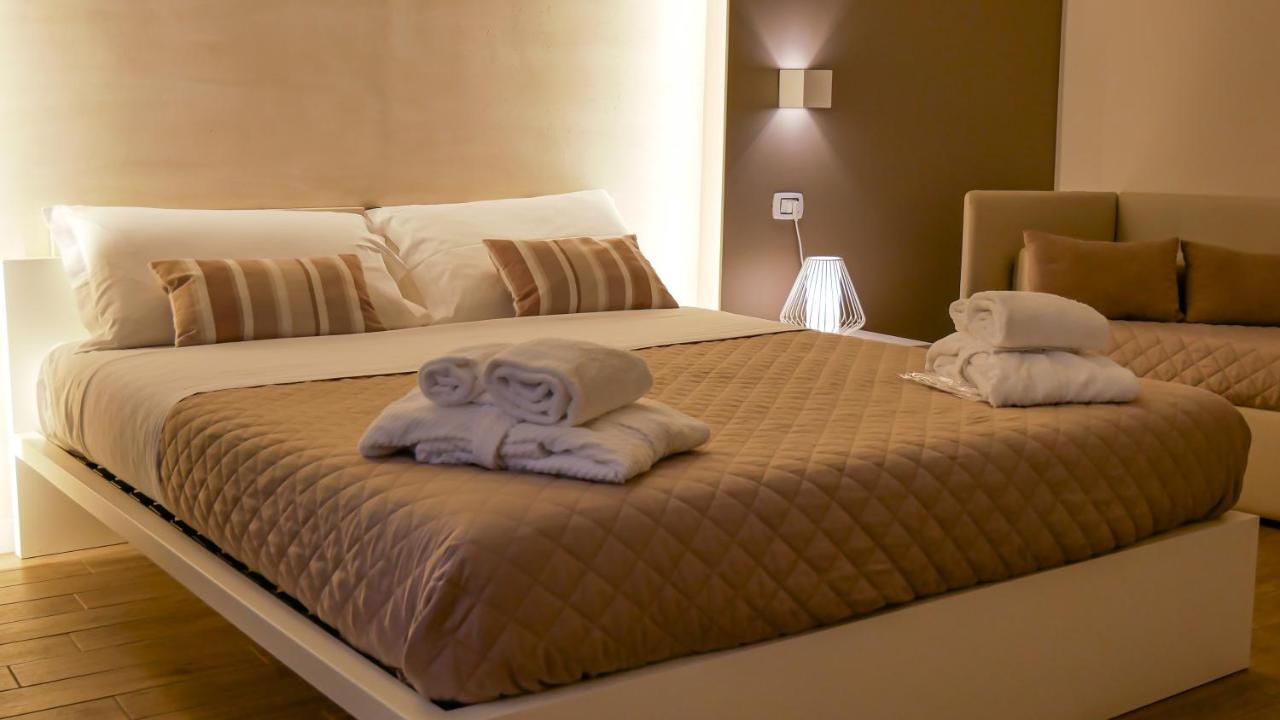 La Banchina Holiday Rooms Trani Eksteriør billede