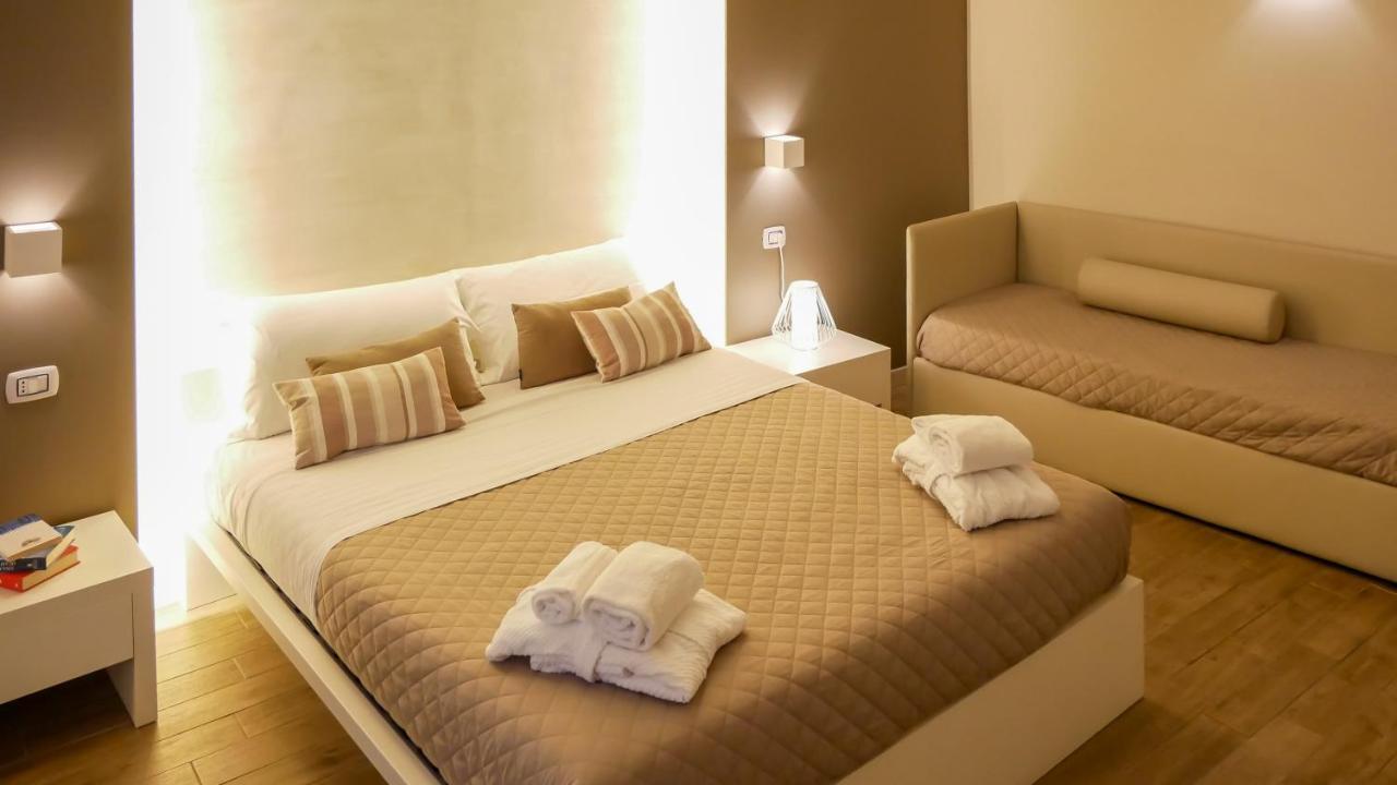 La Banchina Holiday Rooms Trani Eksteriør billede