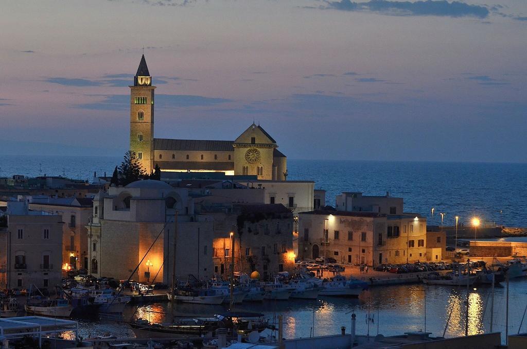 La Banchina Holiday Rooms Trani Eksteriør billede