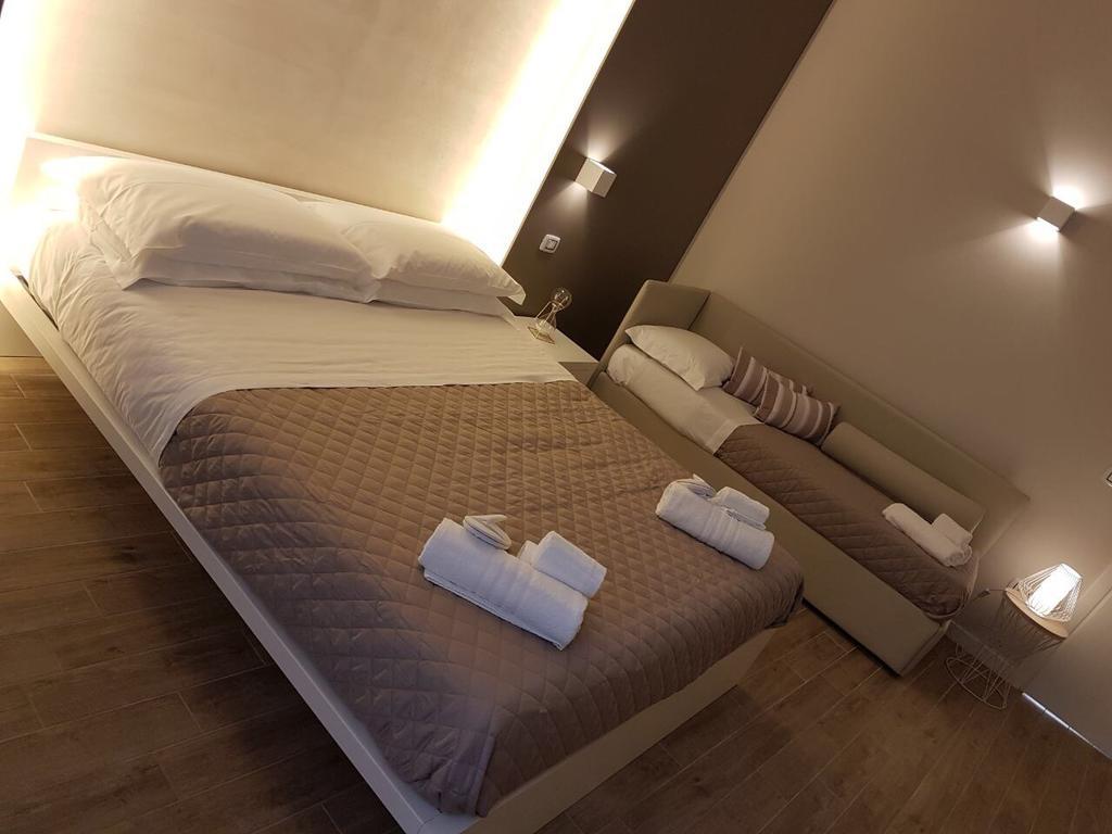 La Banchina Holiday Rooms Trani Eksteriør billede